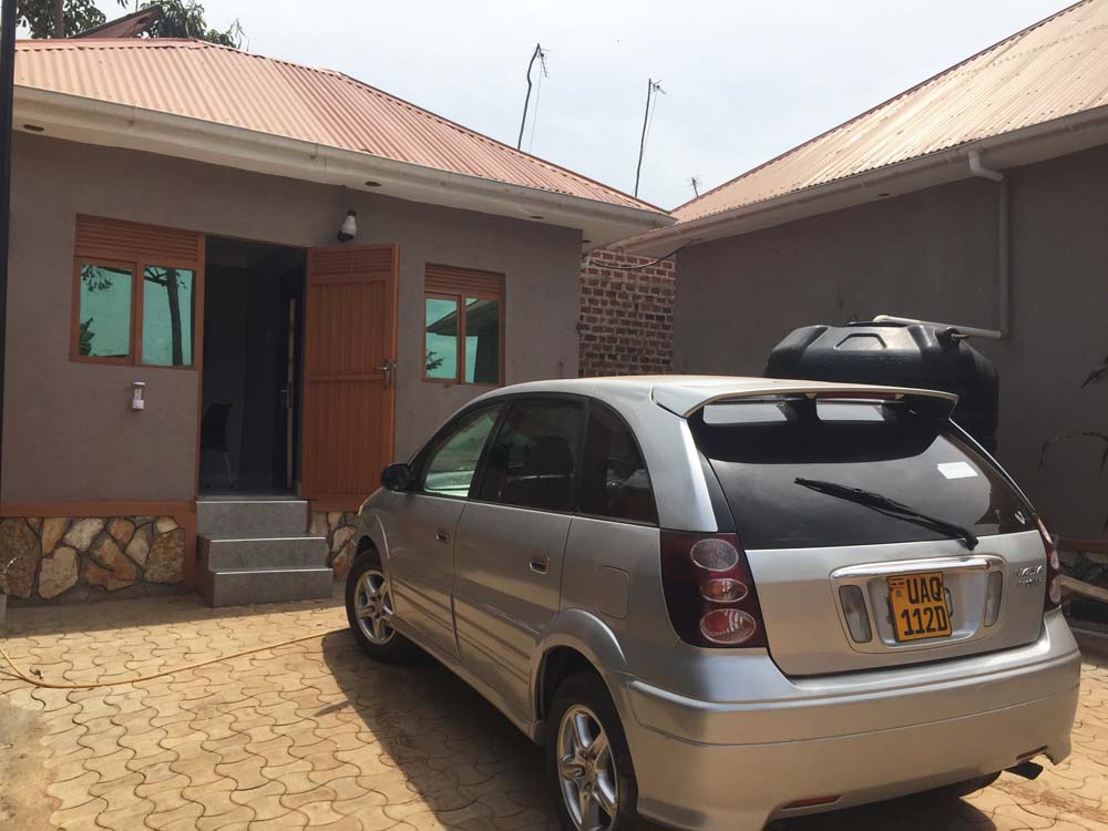 Bed and Breakfast in Kayunga. BM Country Side Inn Kayunga Uganda. Clean Secure Lodge Accommodation Services in Kayunga with Self Contained Rooms with DSTV and Internet/Wifi Near Kayunga Hospital Ideal for Corporates/Tourists/Travellers in Eastern Part of Uganda. Ugabox
