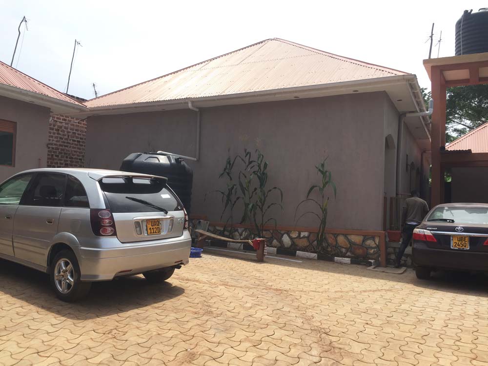 Bed and Breakfast in Kayunga. BM Country Side Inn Kayunga Uganda. Clean Secure Lodge Accommodation Services in Kayunga with Self Contained Rooms with DSTV and Internet/Wifi Near Kayunga Hospital Ideal for Corporates/Tourists/Travellers in Eastern Part of Uganda. Ugabox