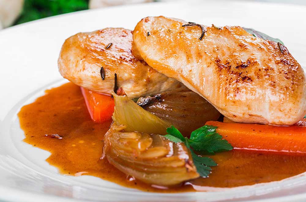 Piato Restaurant Nakasero Top Bar and Restaurant in Kampala Uganda, Great place to dine and drink beer, Great Food and Drinks, Grilled food, Great place to chille with mates, Great Venue for Private Beer and Wine Parties, Drinking and Dancing, Cocktail Bar, Lounge Bar, Party Bar, Restaurant, Bar, Lively DJ Nights, Great Music, Bar and Lounge, Delicious food in Kampala Uganda