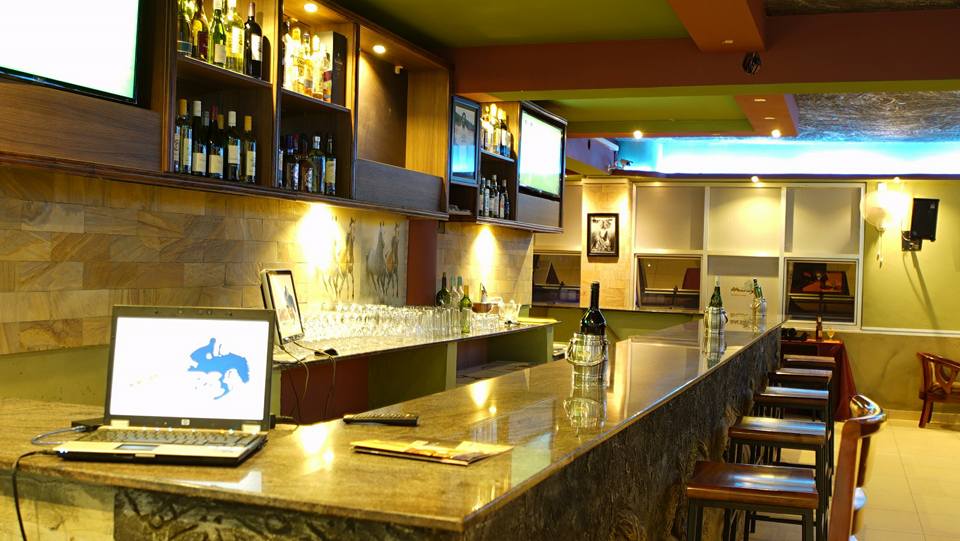 Racers Bar, Restaurant & Lounge Bukoto Kampala Uganda, Good food in Kampala, Food & Drink, Top Bar, Top Restaurant, Lounge, Top Bar and Lounge, Cool night out, Beer, Wine, Spirits, Cocktail bar, Sports Bar, Amazing Beer prices, Cheap Beer, Great Place to Drink after work, Gins and local beers, Grilled food and wood-fired pizzas, Chatting and Drinking, Chilling with friends and mates, Date night, Eating and Drinking, Private parties, Drinking and Dancing, Cocktail Bar, Lounge Bar, Party Bar, Kampala Pub, Cool DJs, Lively Music, Great Beer Drink Out, Tasteful Delicious food in Kampala, Amazing Drinking Venue in Kampala Uganda, Ugabox