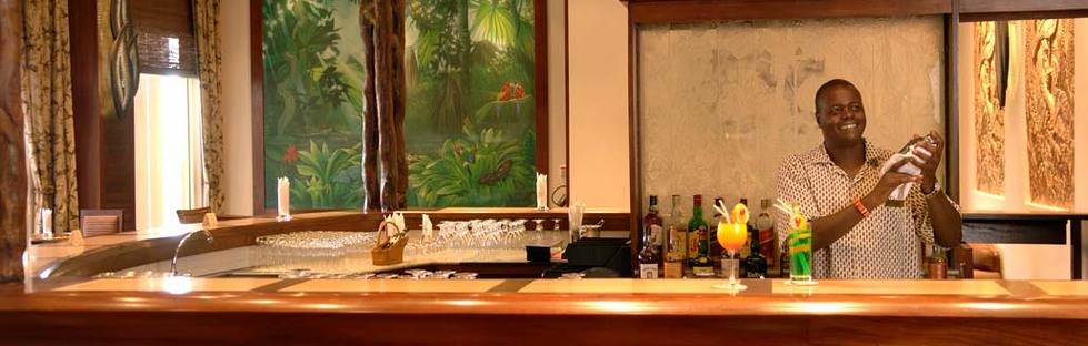 The Mist Bar Serena Hotel Kampala Uganda, Good food in Kampala, Food & Drink, Top Bar, Top Restaurant, Lounge, Top Bar and Lounge, Cool night out, Business hangouts, Corporate Venues, Corporate hangouts, Beer, Wine, Spirits, Cocktail bar, Sports Bar, Amazing Beer prices, Cheap Beer, Great Place to Drink after work, Gins and local beers, Grilled food and wood-fired pizzas, Chatting and Drinking, Chilling with friends and mates, Date night, Eating and Drinking, Birthday & Private parties, Drinking and Dancing, Cocktail Bar, Lounge Bar, Party Bar, Kampala Pub, Cool DJs, Lively Music, Great Beer Drink Out, Tasteful Delicious food in Kampala, Amazing Drinking Venue in Kampala Uganda, Ugabox