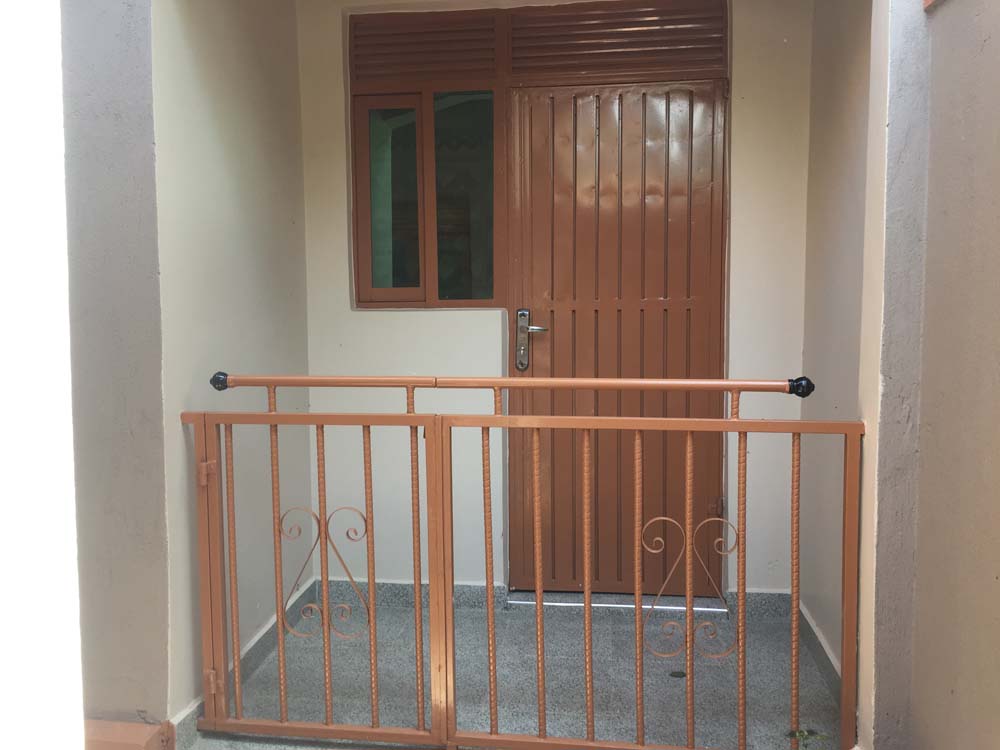 Bed and Breakfast in Kayunga Uganda. BM Country Side Inn Kayunga Uganda. Clean Secure Lodge Accommodation Services in Kayunga with Self Contained Rooms with DSTV and Internet/Wifi Near Kayunga Hospital, Ideal for Corporates/Tourists/Travellers in Eastern Part of Uganda. Ugabox