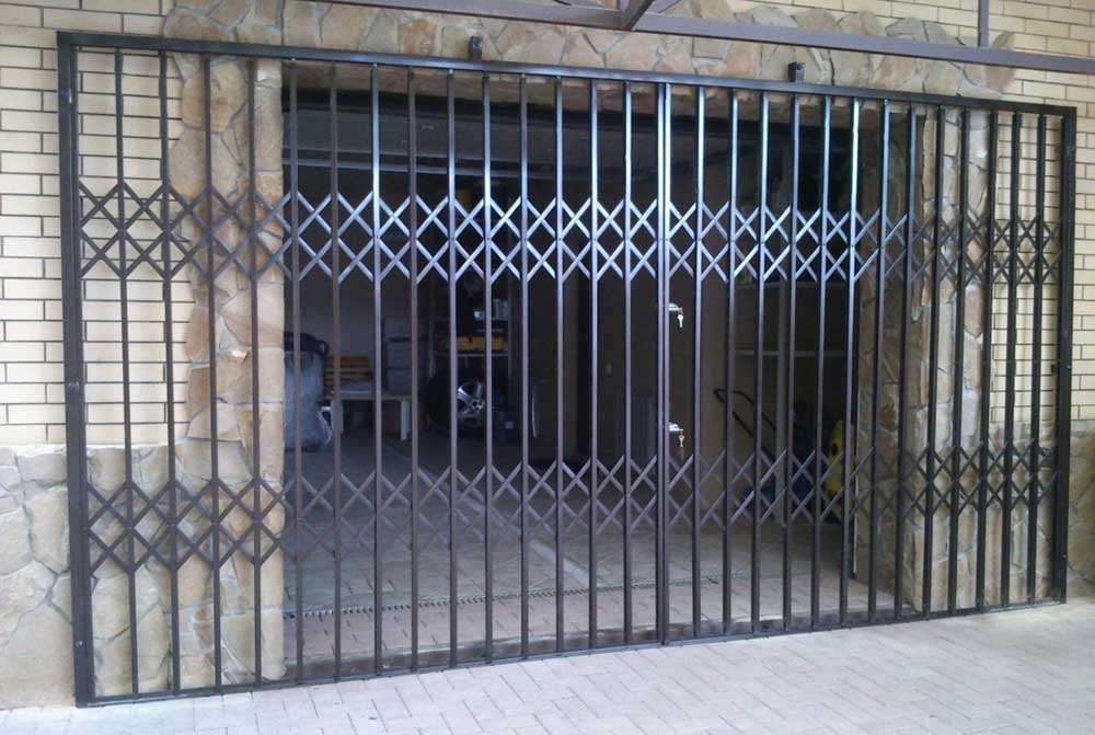 Collapsible Steel Doors in Kampala Uganda, Metal Fabrication and Steel Works in Uganda, Aluminium Design Works/Installation and Glass Works in Uganda, Luxury Aluminium and Glass Solutions Uganda, Ugabox