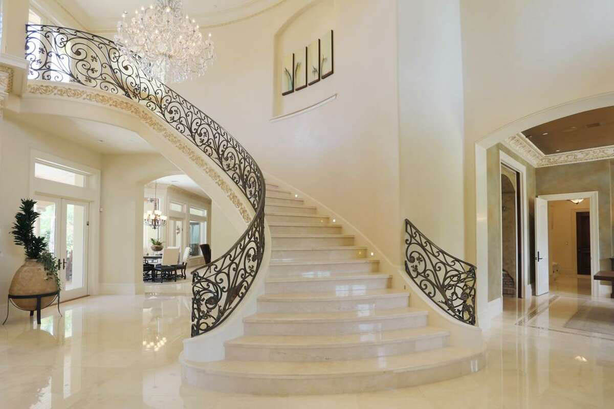 Granite/Marble Staircases Installation Services in Kampala Uganda. Stone Floor Installation Company in Uganda. Building Contractor Services: Varni Granite, Marble And Terrazzo, Ugabox