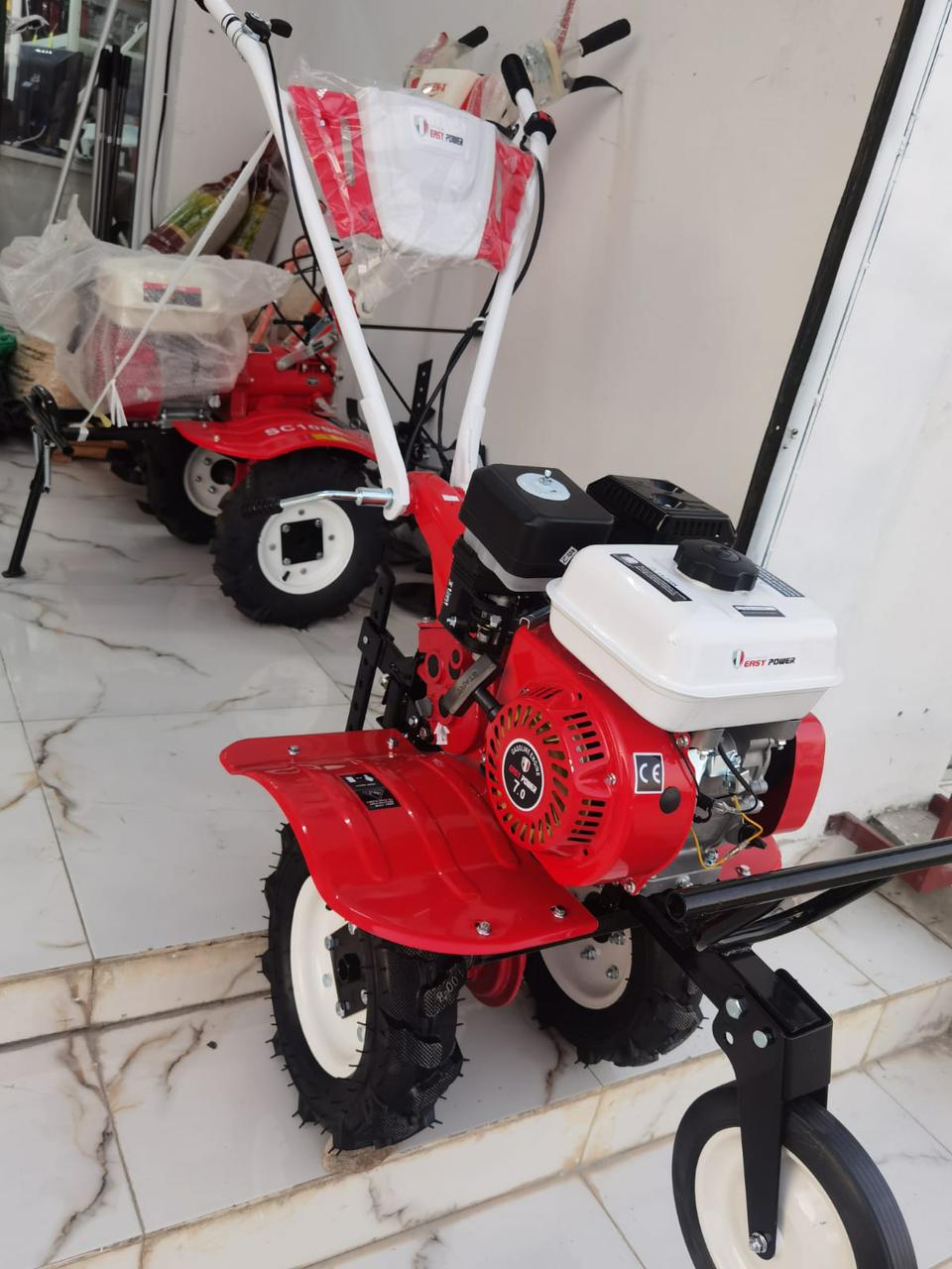 Garden Tiller Price Uganda. UGX: 3,350,000. Heavy Duty Garden Tiller Easy Power Brand 4 Stroke Engine 3 Gears. Heavy Duty Garden Tiller for Sale in Kampala Uganda. Agricultural Farm/Garden Equipment Uganda. Machine World Uganda For Agricultural Machinery/Agro Equipment. Importer, Supplier, Distributor, Assembler and Installer of Agro/Agricultural Equipment in Kampala-Uganda, East Africa: Kigali-Rwanda, Juba-South Sudan, DRC-Congo. Agro Machinery, Ugabox Marketing Platform Uganda | Ugabox.com
