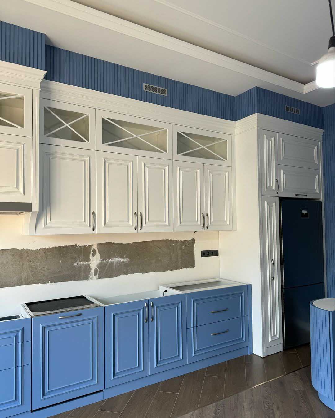 Kitchen cabinets design in Kampala Uganda. Wood cabinets installation. Trust Interiors Uganda. Leading interior design company in Uganda. Services: Interior design services, installation services, manufacturing of modern stylish furniture products in Uganda, East Africa. ugabox.com