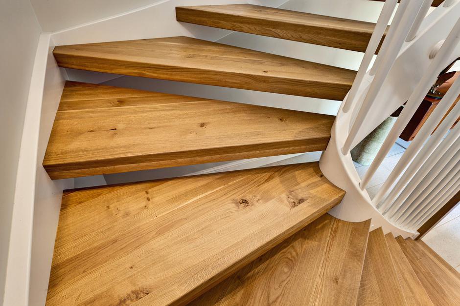 Wood Staircases Design in Kampala Uganda, Wood Staircases Maker & House Fitting, Wood Manufacturer & Carpentry Services, AKD Furniture Company Uganda, Ugabox
